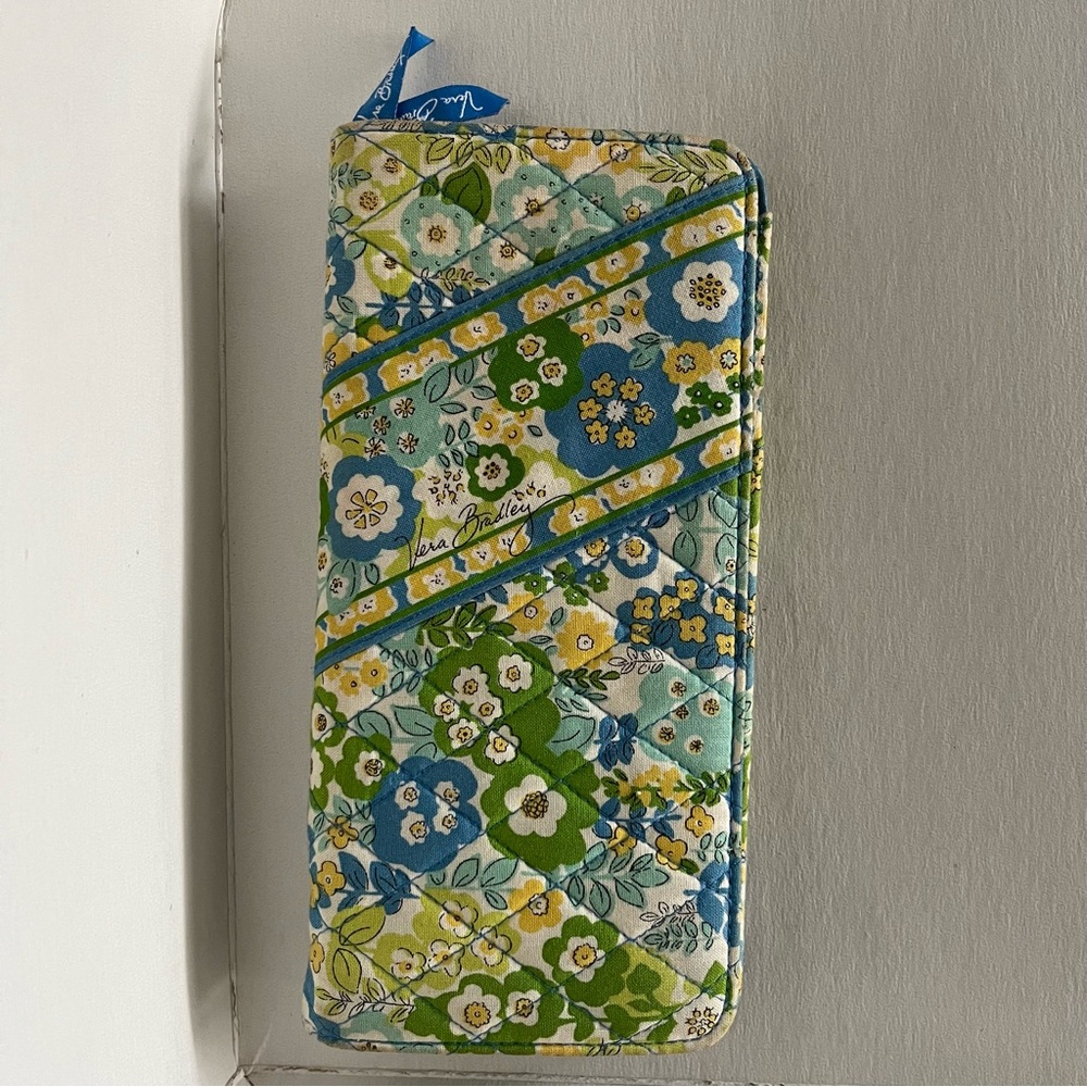 Vera Bradley Travel ID Passport Wallet Magnetic English Meadow Blue Yellow - Picture 1 of 8